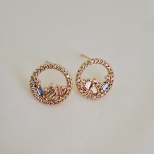Brinco Pequeno Zircônias Coloridas Cravejadas